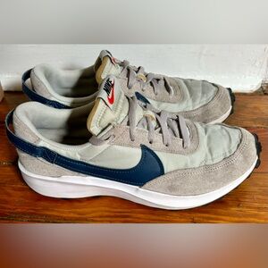 Nike Women's Waffle Debut Athletics Shoe